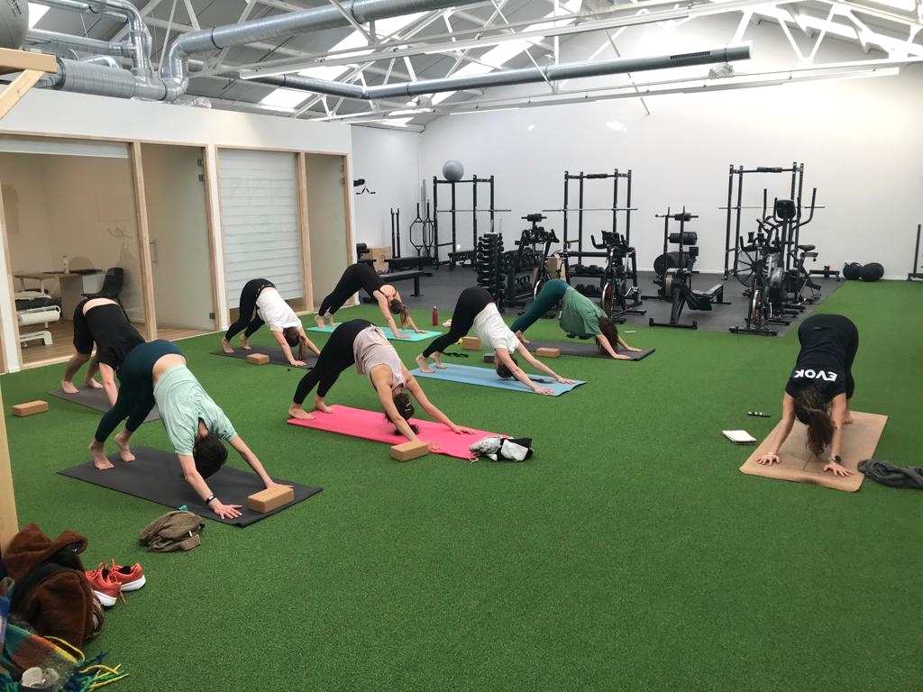 Sarah-yoga-evok